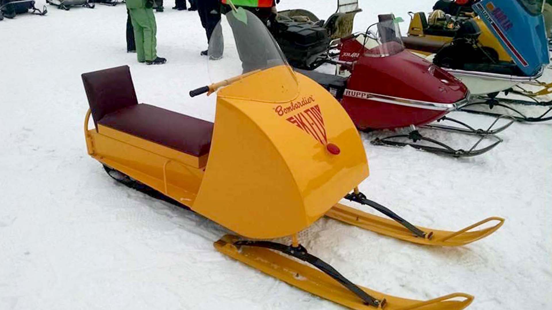 スノーモービル　skidoo 1961 Ski-doo Bombardier - Dennis Kirk - Sled Build